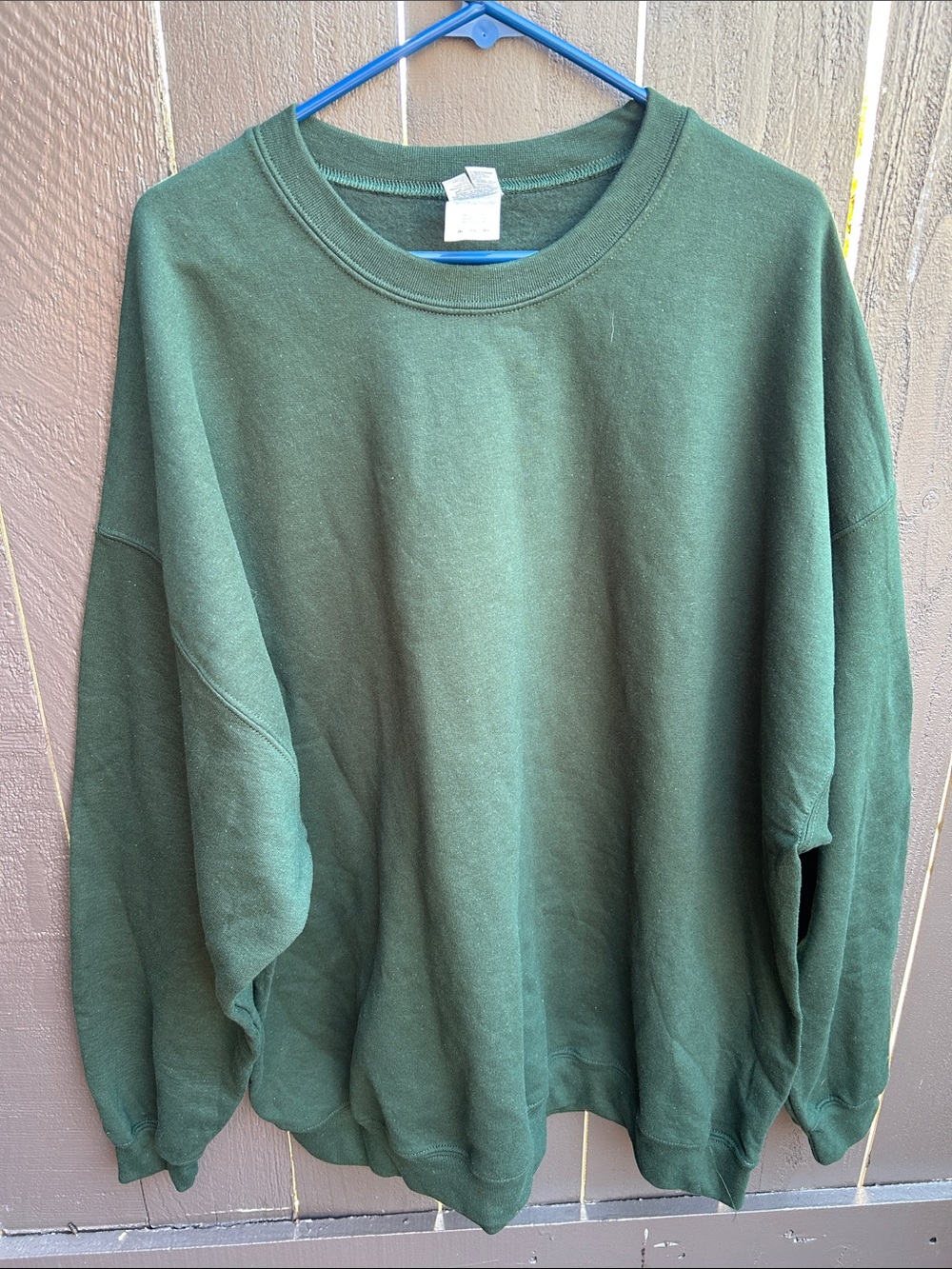 Gildan Men's Dark Green Crewneck Sweater